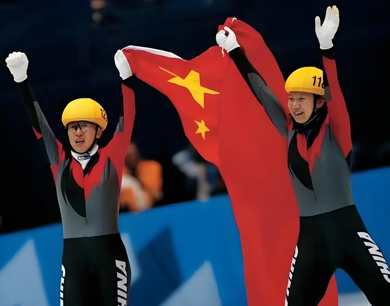 顶级娱乐-队伍在比赛中全力以赴，收获喜悦(形容比赛队伍的成语)